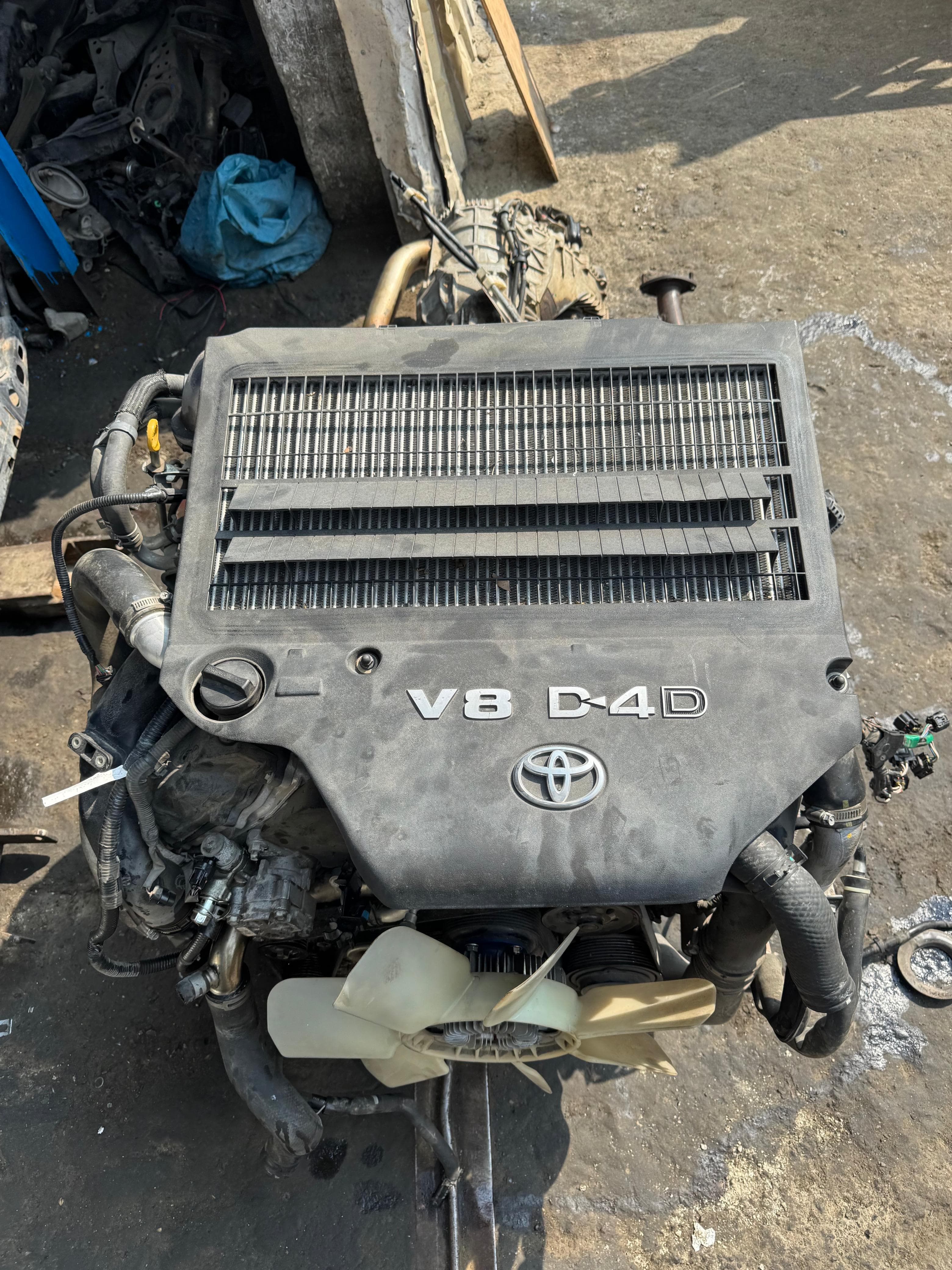 Front view of Toyota 100 series Land Cruiser 1V8 Engine